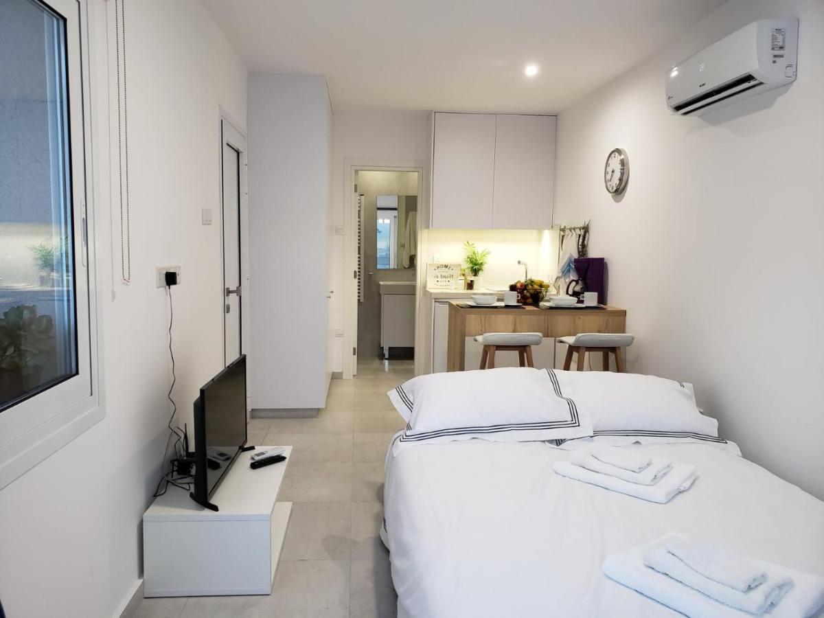 Modern & Cozy Studio W/ Backyard Near City Center Limassol Exterior photo
